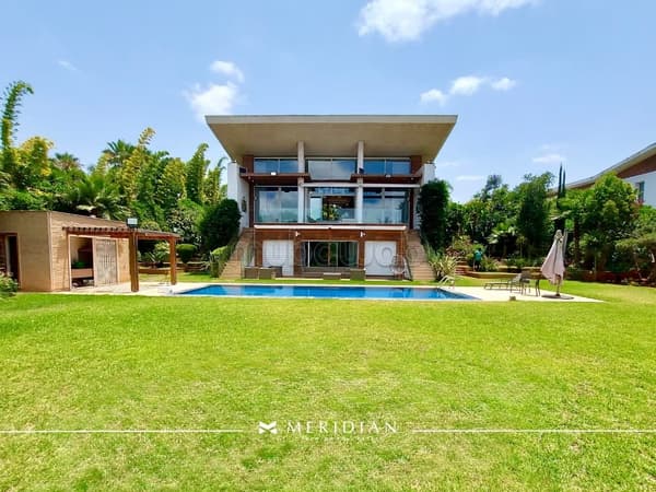 Vente Exceptionnelle Villa sur 1798m² à Bouskoura