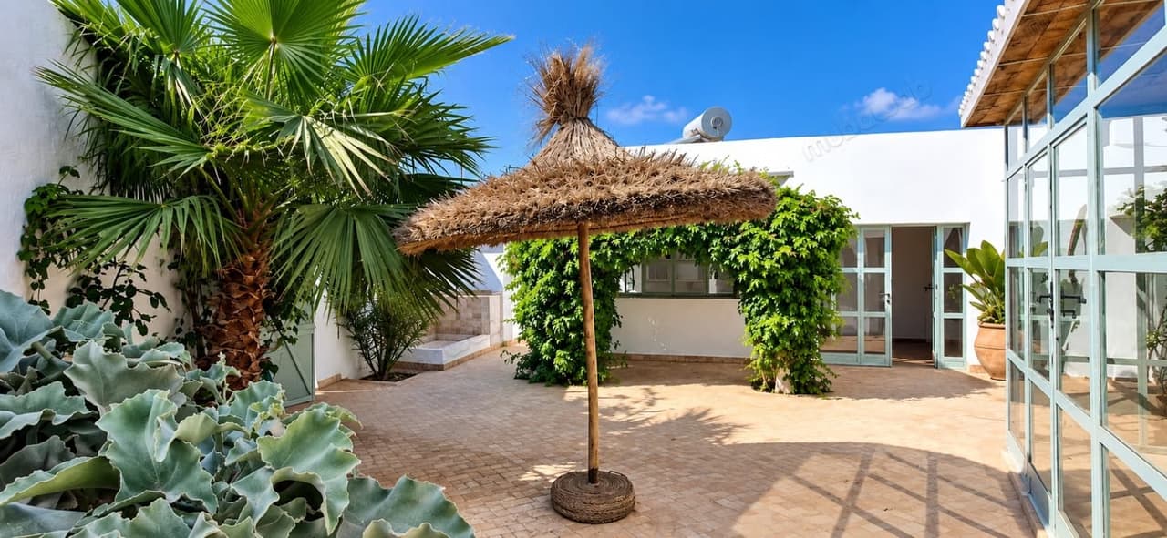 Charming house with patio and jacuzzi