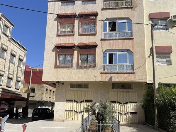 Maison R2 commerciale 2 façades bien située