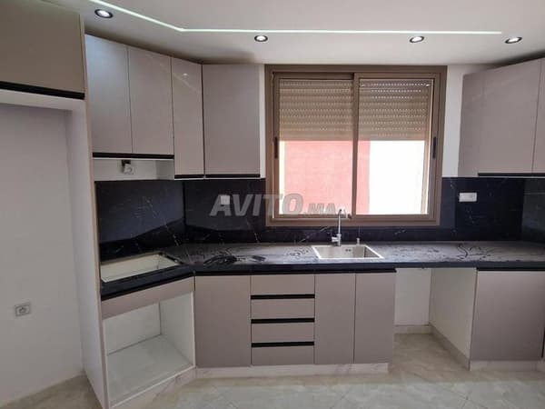 Appartement 2 façades, 1er étage, 77m, Chkili
