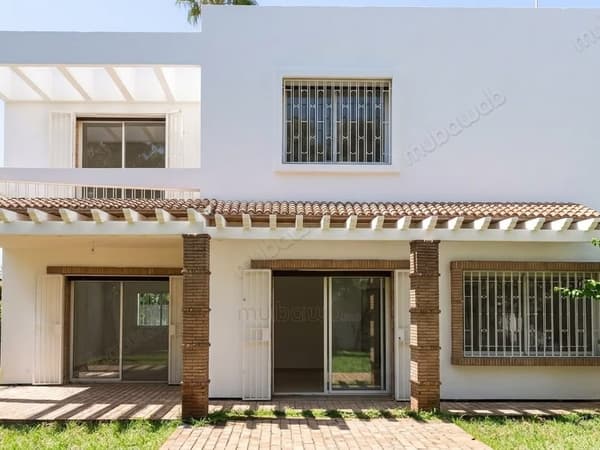 Villa à louer à Souissi, Rabat– 765 m²