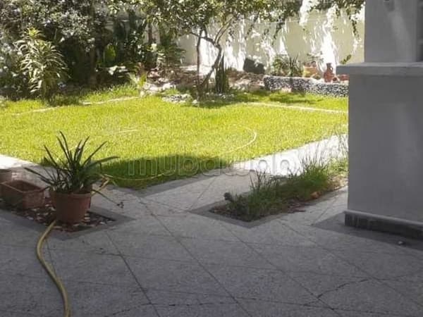 Villa à Vendre de 341.0 m² à Rabat, Haut Agdal