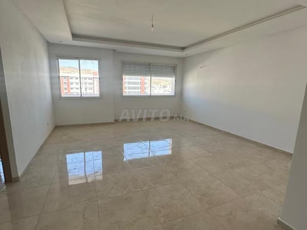 Grand Appartement vide à louer sur Islan Agadir