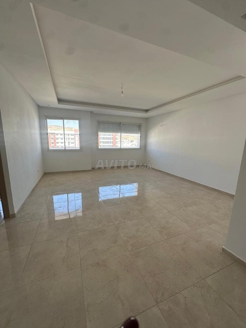 Grand Appartement vide à louer sur Islan Agadir