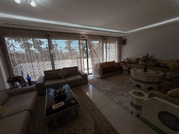 Superbe appartement à louer à Souissi. 4 pièces confortables. Bien meublé