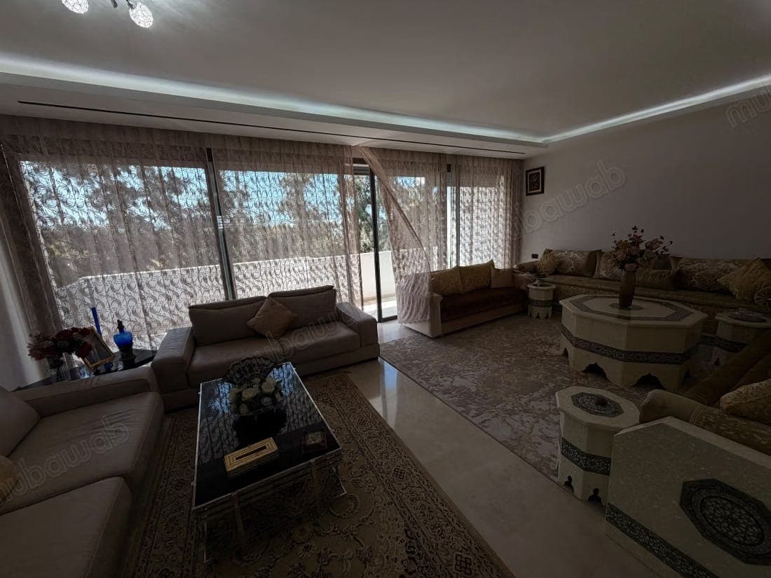 Superbe appartement à louer à Souissi. 4 pièces confortables. Bien meublé