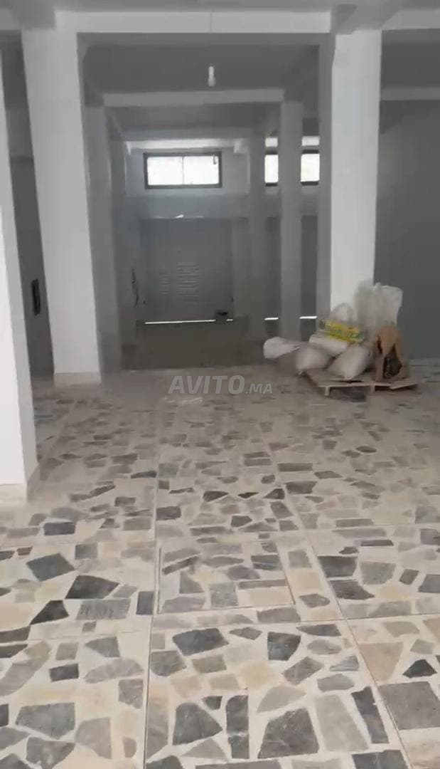 Locale commerciale in affitto di 210m2