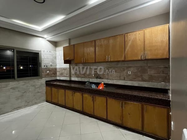 Obergeschoss einer Villa mit drei Fassaden zu vermieten