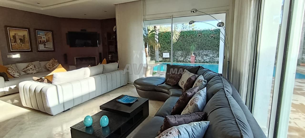Villa met zwembad te koop