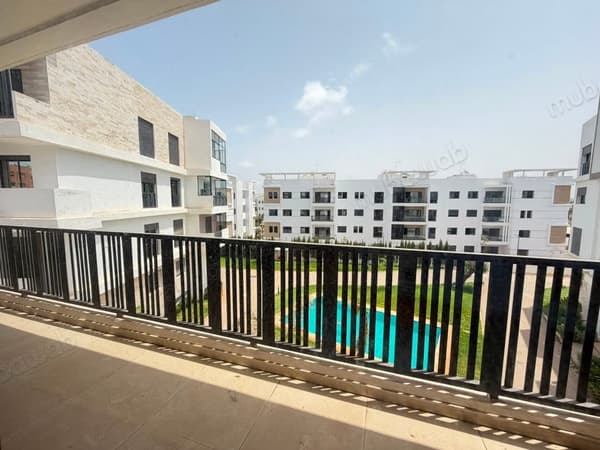 126 m² high-end apartment near UM6
