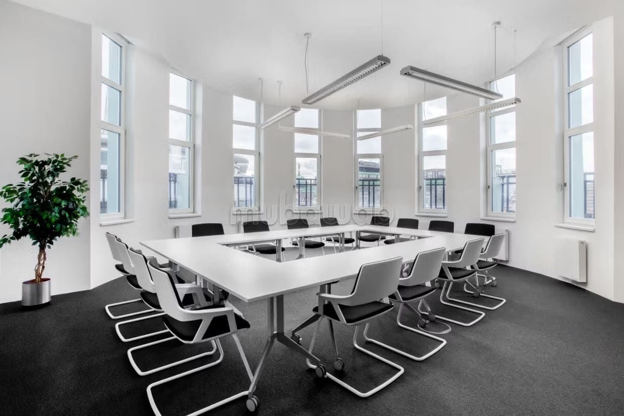 Espace de bureau ouvert pour 10 personnes à M Avenue