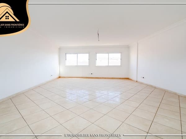 Oficina en alquiler en Guéliz, Marrakech: Aparcamiento subterráneo (13 m²): 57 m²