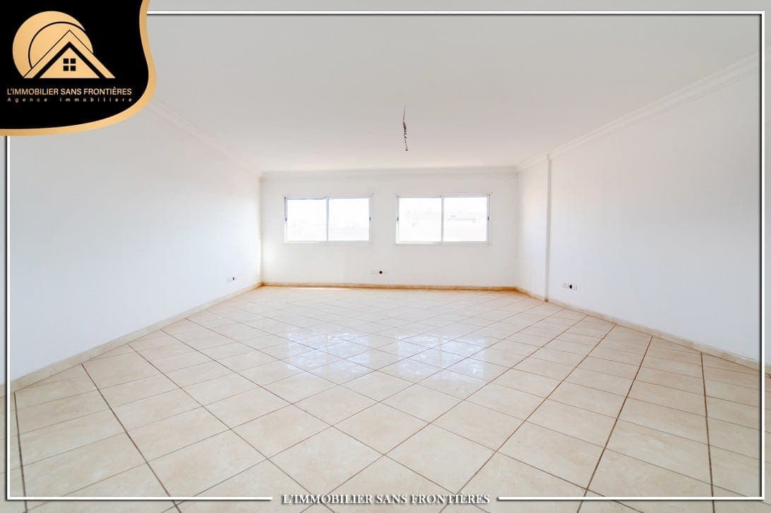 Oficina en alquiler en Guéliz, Marrakech: Aparcamiento subterráneo (13 m²): 57 m²
