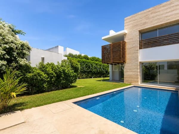 Te huur Prachtige Villa 563m2 4 Slaapkamers met Zwembad, Bouskoura