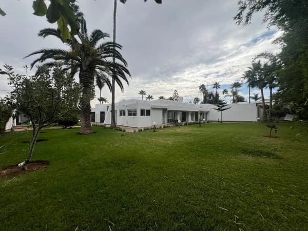 Villa de prestige à louer – Souissi, Rabat