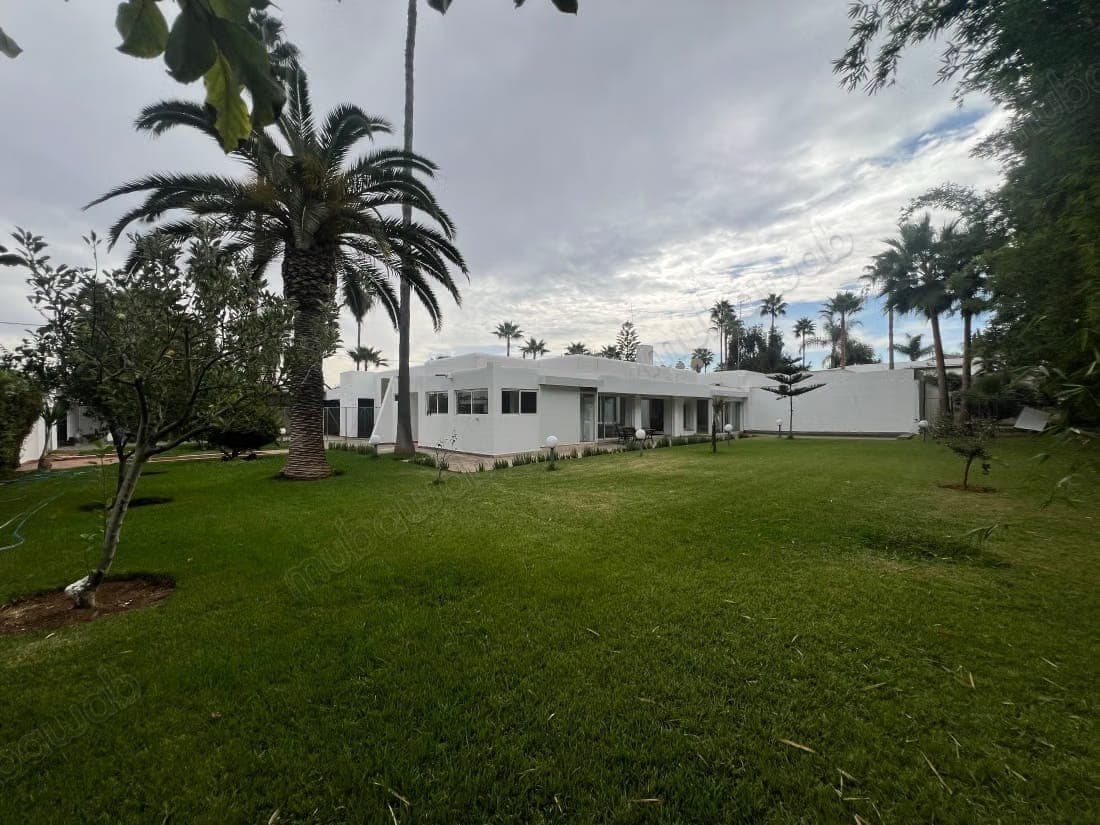 Villa de prestige à louer – Souissi, Rabat