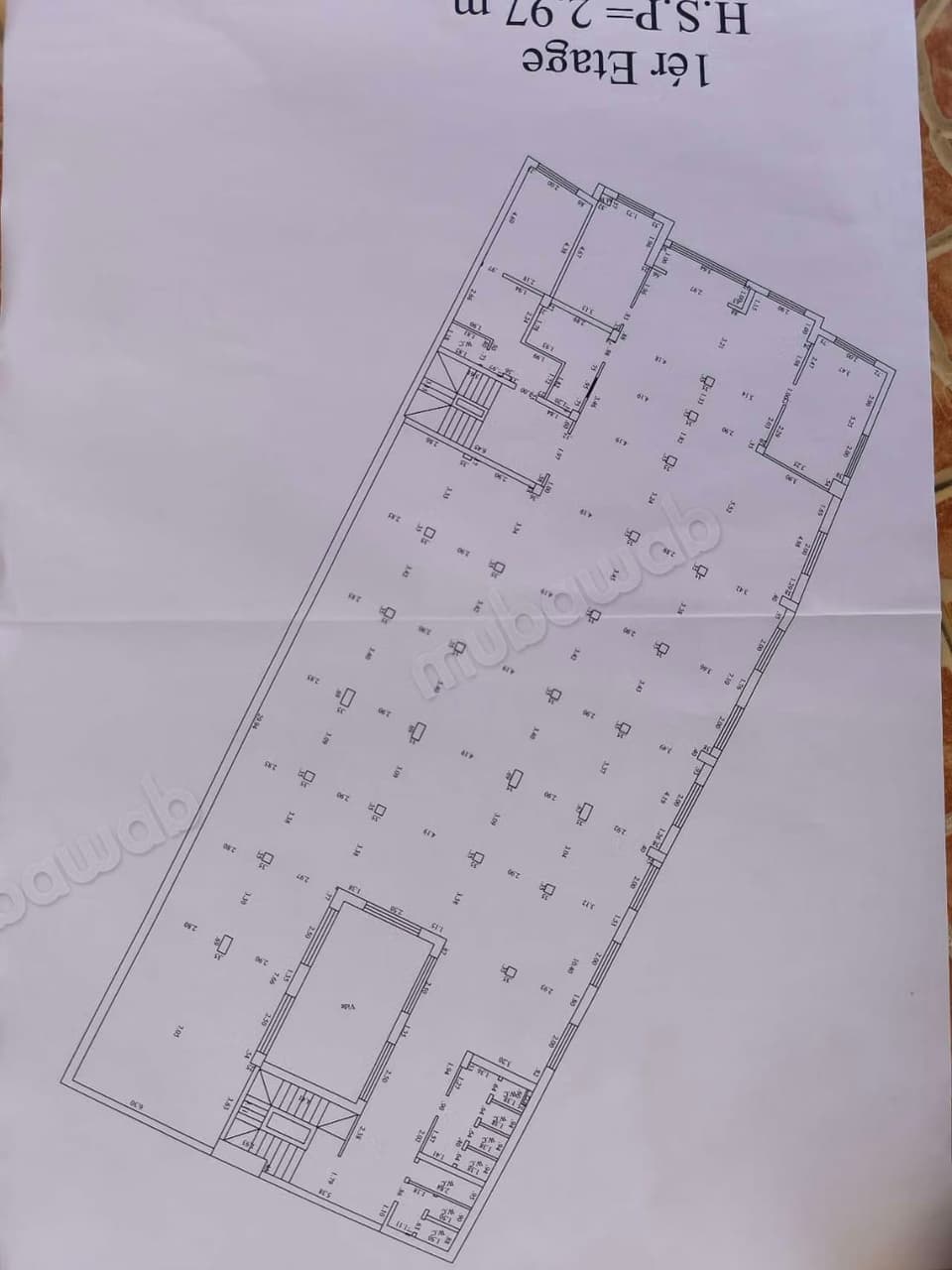 Local/plateau pour stockage. Superficie 700 m²