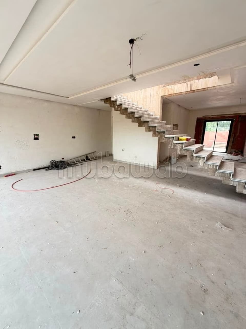 Splendide villa à vendre à Route de Tahanaout. Surface de 240 m². Semi finie