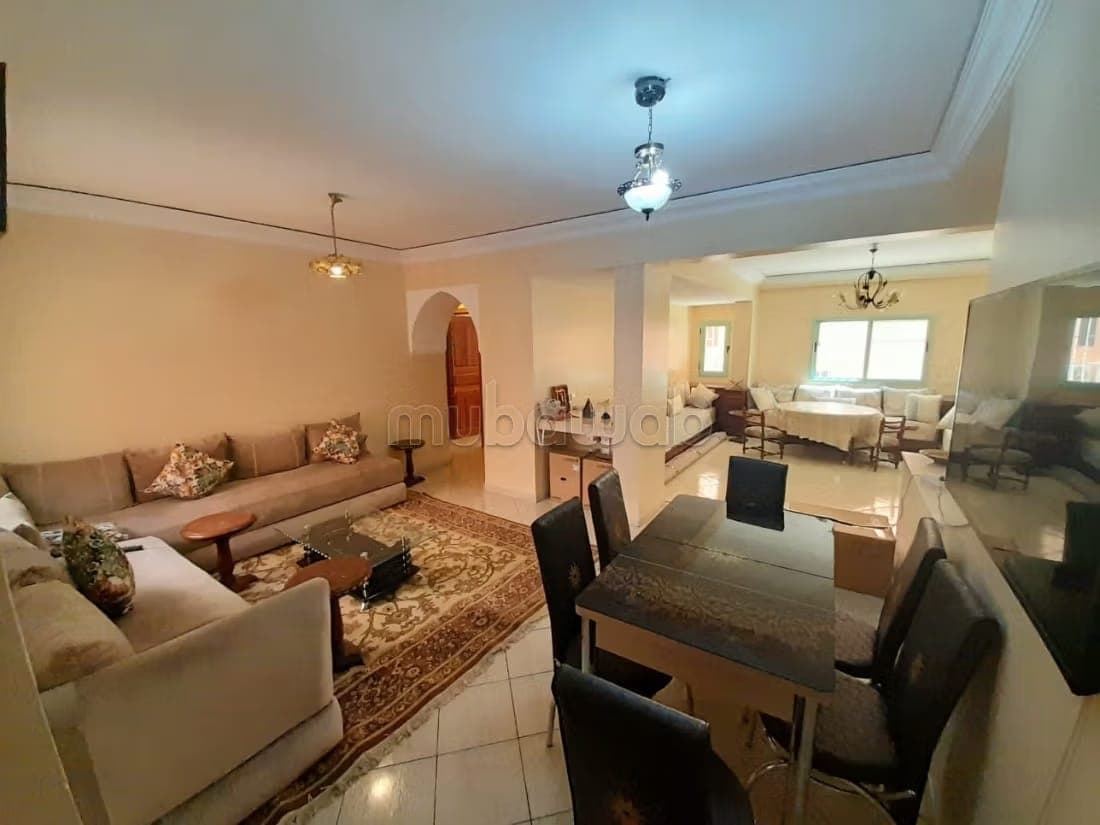 Spacious furnished 3-bedroom apartment with living room
