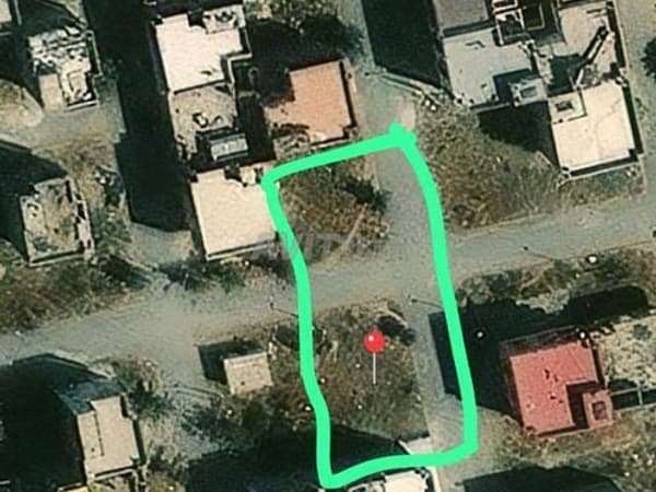 Terreno commerciale in vendita con due facciate