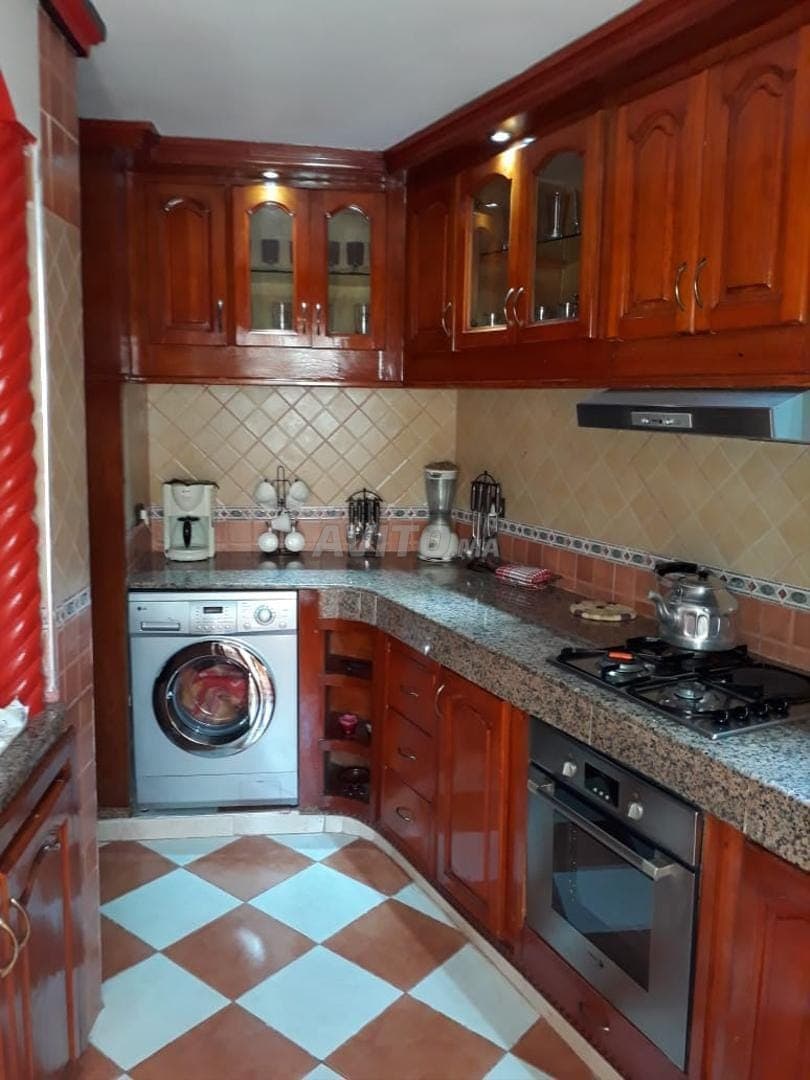 Zonnig gemeubileerd appartement, proper, 4e verdieping Fardous