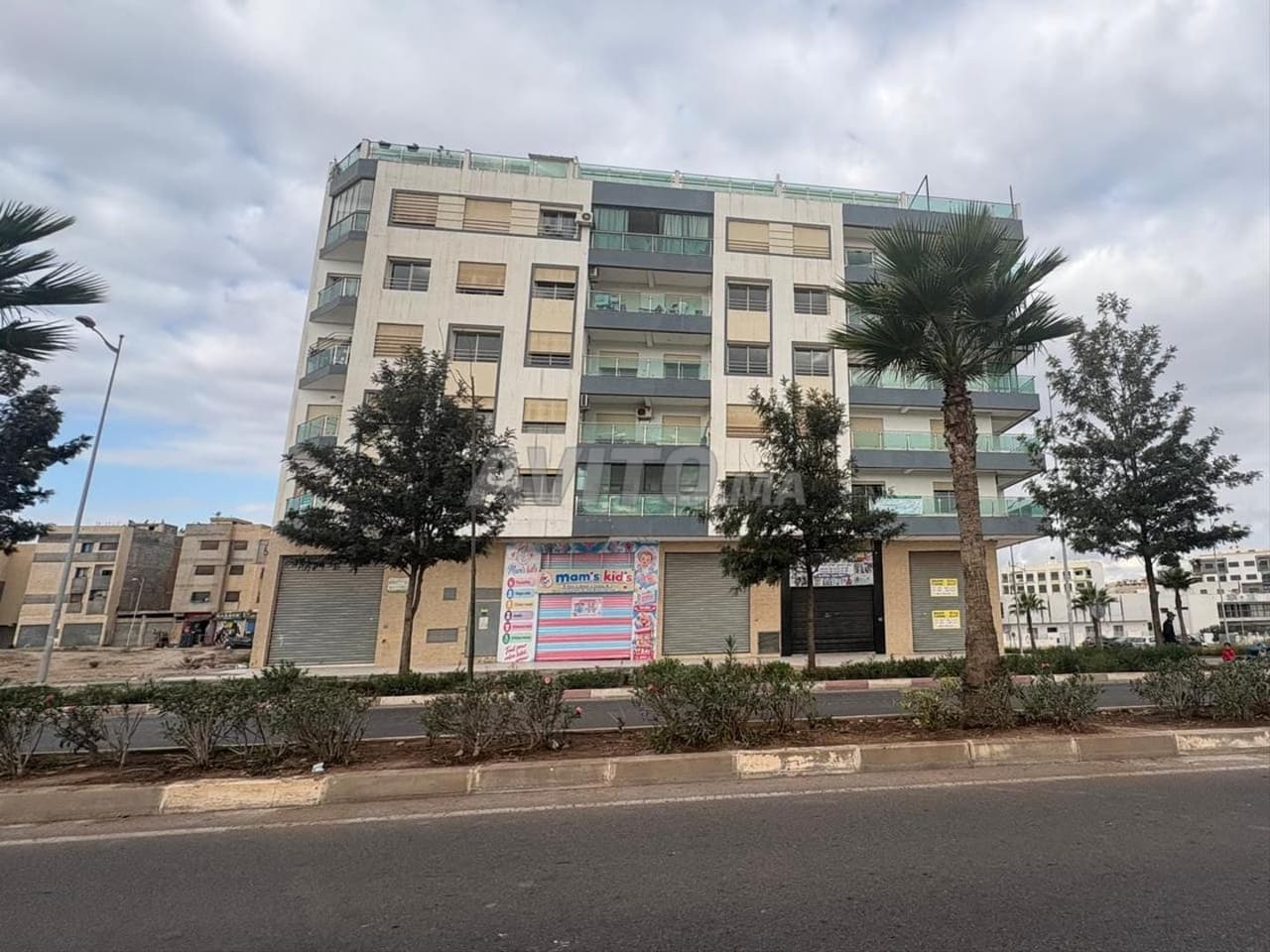 محل تجاري مرخص لمطعم وجبات خفيفة