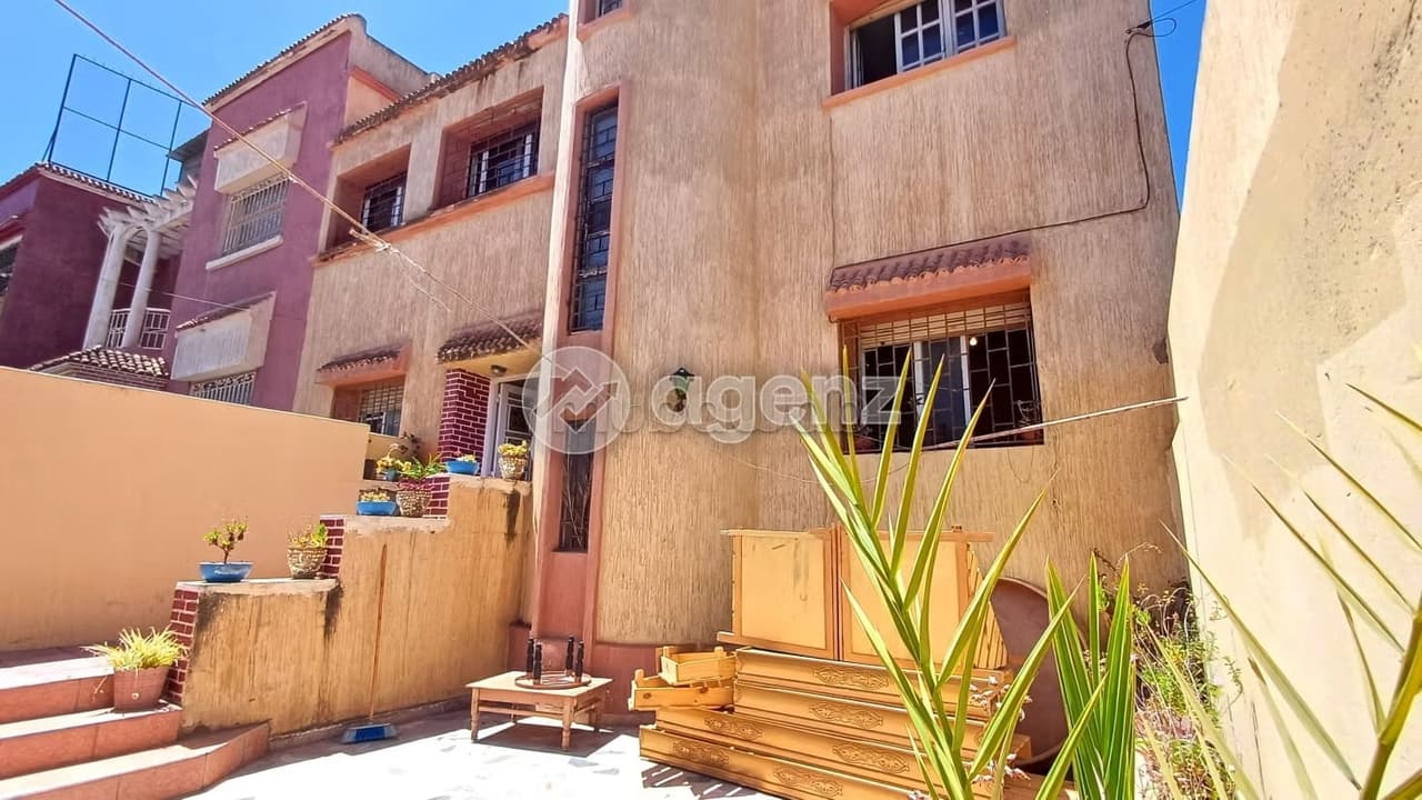 Villa zu verkaufen 245 m², 6 Schlafzimmer Bni Yakhlef Mohammedia