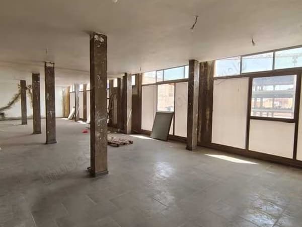 Bureau à Louer de 126.0 m² à Marrakech, Quartier Industriel De Sidi Ghanem