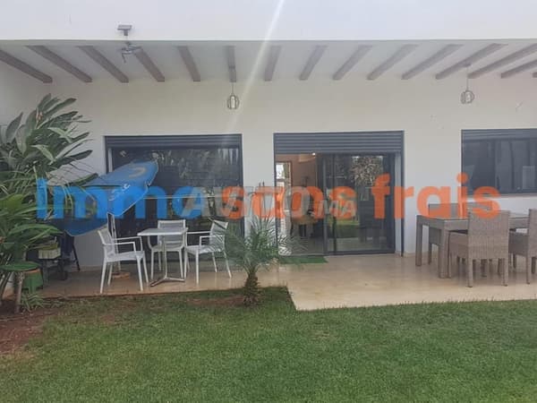 Villa moderne neuve Victoria avec grand jardin