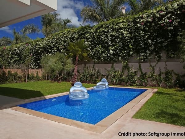 Magnifique villa à louer à Ain Diab. Superficie 450 m². Double vitrage et chauffage…