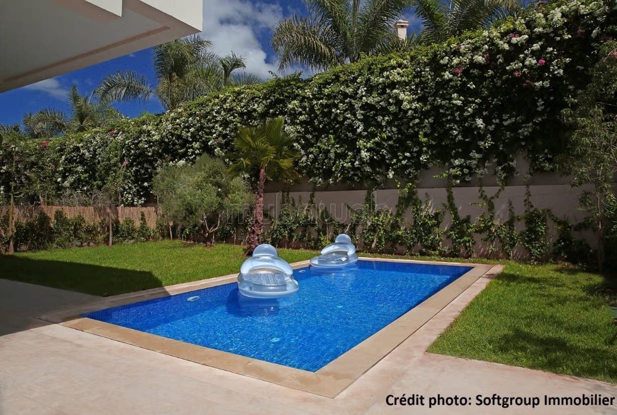 Magnifique villa à louer à Ain Diab. Superficie 450 m². Double vitrage et chauffage…