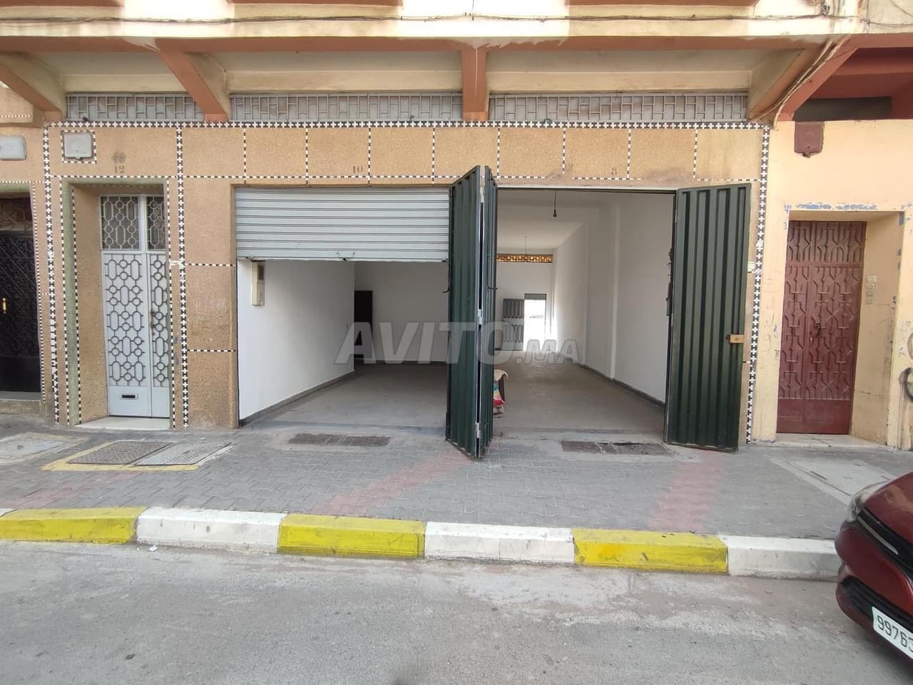Magasin 139m2 plus Cave à Vendre à Hay Adil Casa.