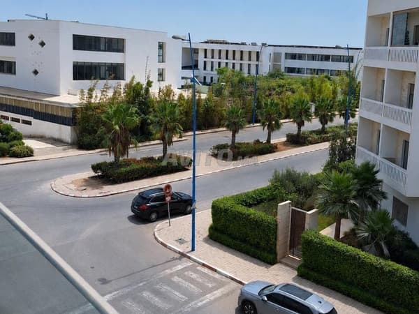 Bureau 54 m² balcon, professions libérales - Almaz
