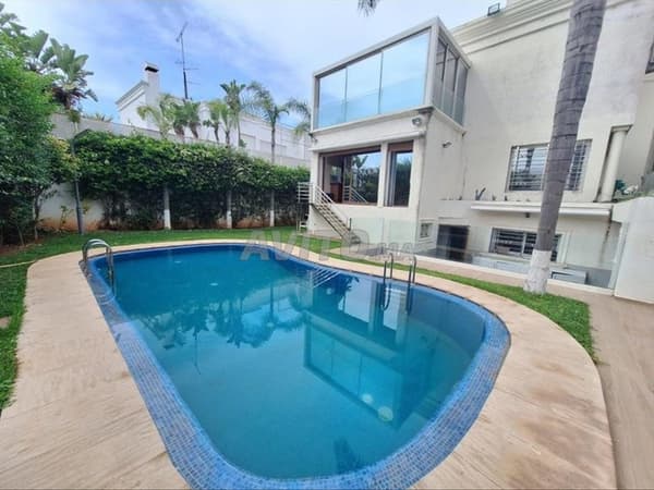 Magnífica Villa en Harhoura: Lujo y Espacio