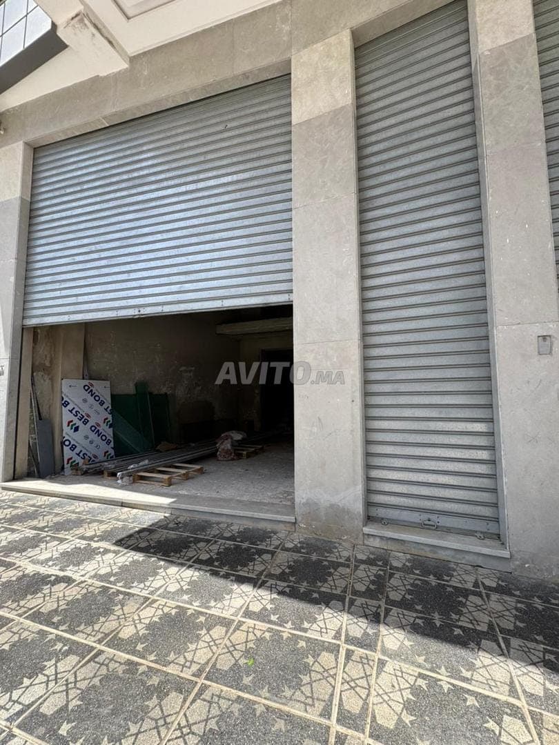 Pequeño Local Comercial con Entreplanta en Branes 2