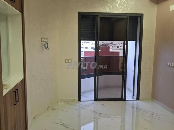 Nieuw uitstekend appartement te huur in Temara, 3 slaapkamers en woonkamer