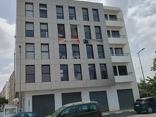 Superb Office 74 m² to Rent Double Façade
