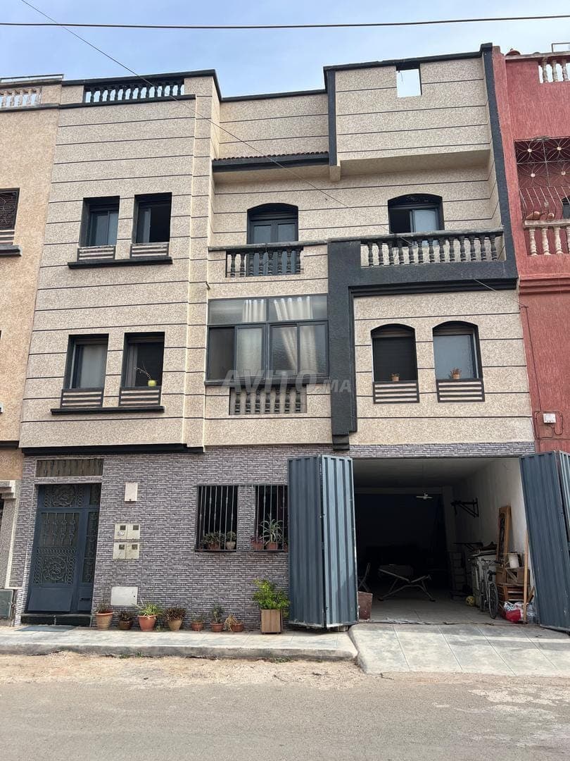 Garage 120 m² for Rent - Opposite Sky Paris Café