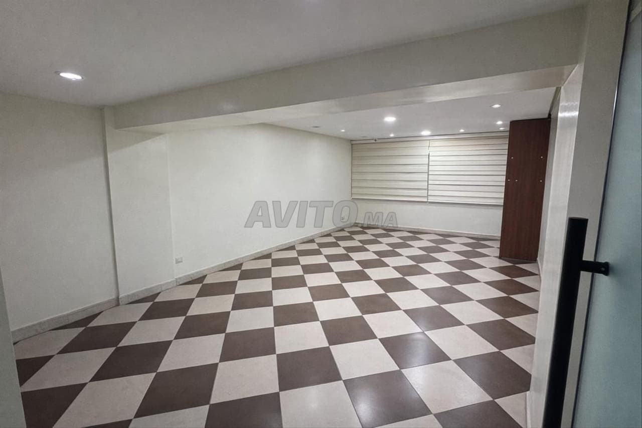 A vendre un magasin commercial avec mezzanine
