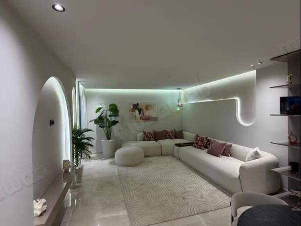 Furnished premium studio, available now