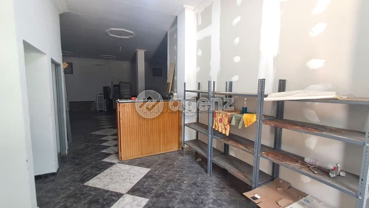 Commerce à vendre 245 m² Al Mostakbal Casablanca