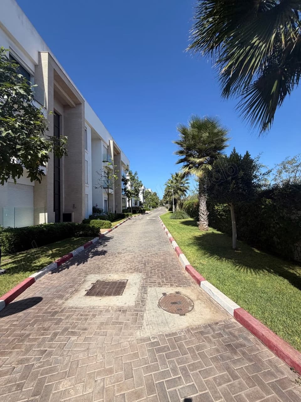 Prachtig appartement te huur in Dar Bouazza. Oppervlakte van 95 m². Gemeubileerd
