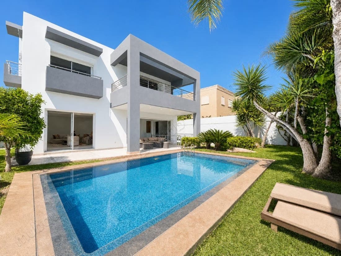 Villa de lujo amueblada con piscina y vista al mar – Dar Bouazza
