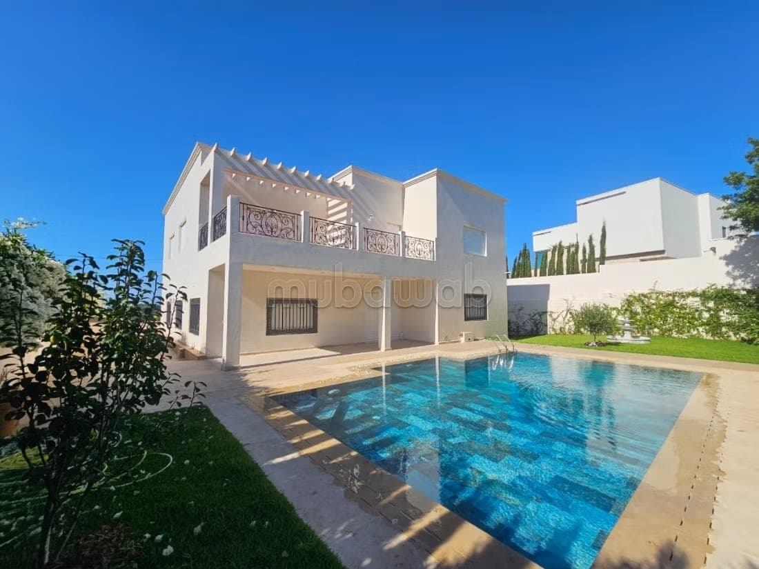 فيلا فاخرة بمالابطا