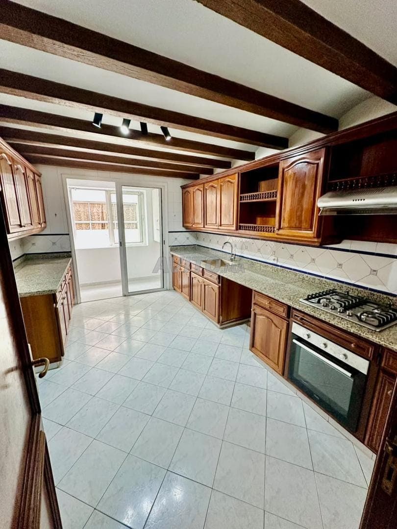 Grand appartement à louer à 2 Mars