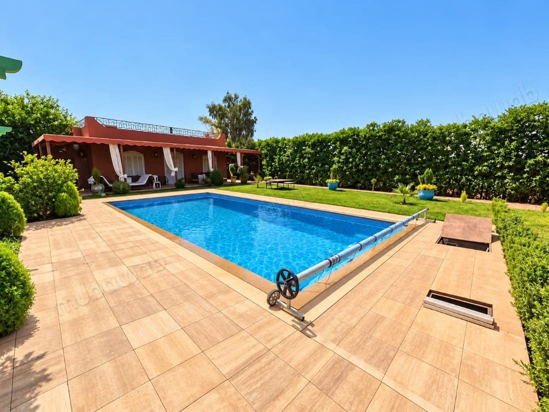 Single-storey villa with pool for rent, Route de Fès