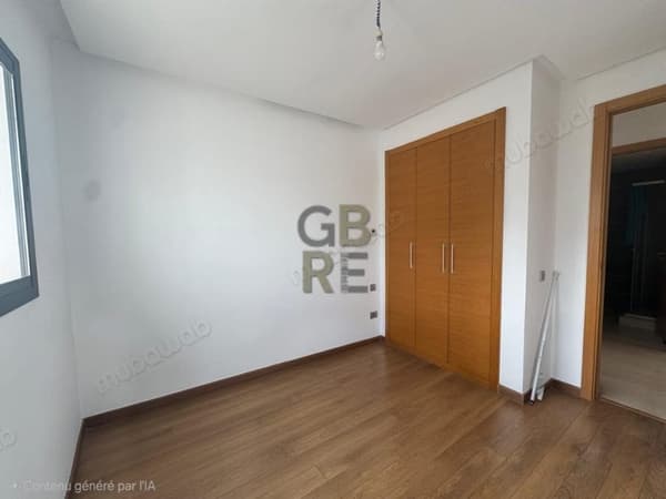 Mooi leeg appartement te huur in een residentie met zwembad in Prestigia