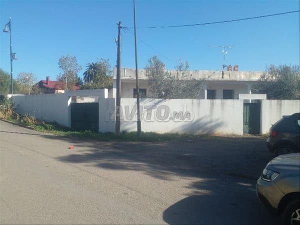 Villa à vendre zone immeuble et commerciale