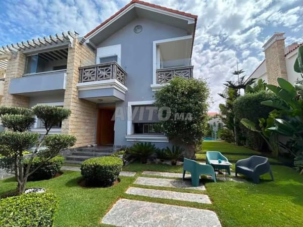 VILLA À LOUER À DAR BOUAZZA SEMI MEUBLÉ