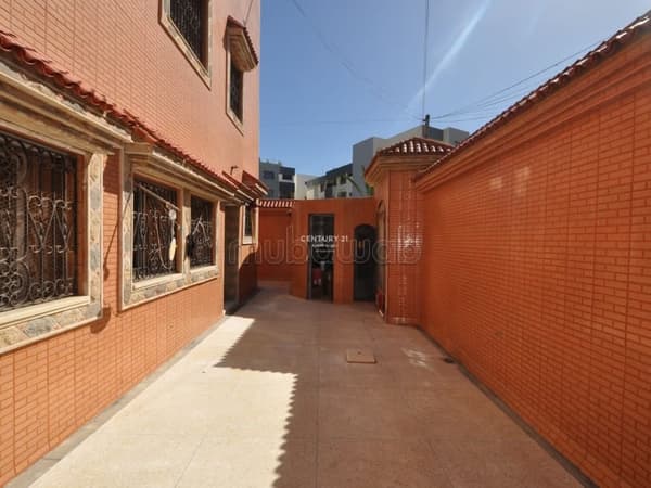 Villa à vendre avec fort potentiel de construction proche du quartier du Parc